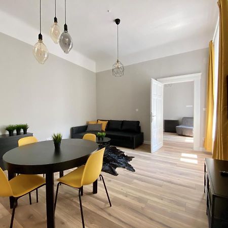 Standard Apartment By Hi5 - 2 Bedroom Suite In The Center Budapeste Exterior foto